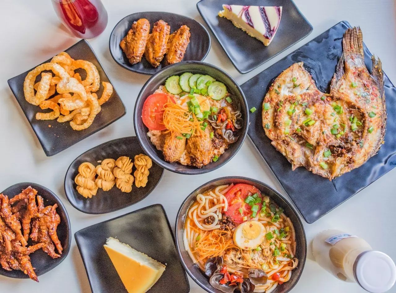 不到10㎡的店，一年卖100000+碗，下雨都要甩的米线竟来自泰国！