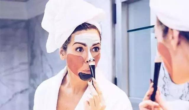 敷面膜是给肌肤补水的最直接方式,夏天敷面膜好还是冬天敷面膜好