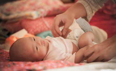 宝宝长牙睡不好觉吃什么,宝宝长牙会影响食欲和睡眠吗