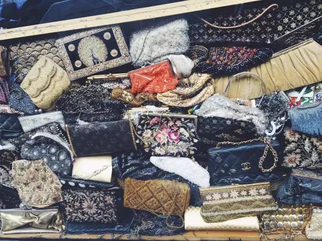 一个定期拉着3个空箱子去全世界淘别人眼中“破烂”的古着达人！