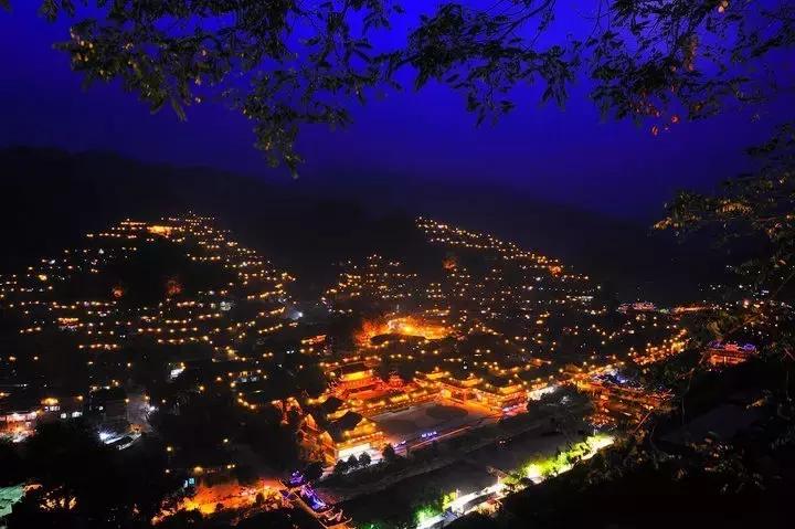 元旦成都出发两天一夜旅游攻略,成都出发三四天旅游推荐国庆