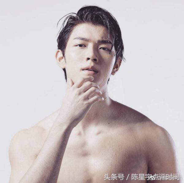 泰国时尚圈新晋宠儿神哥GxxodItthipat轻松驾驭百变造型