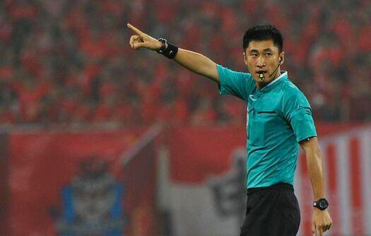 马宁亚冠判罚评价,亚冠金哨马宁为什么出红牌