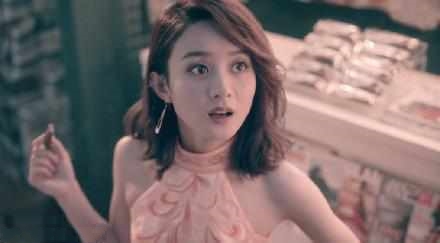 赵丽颖代言德芙巧克力广告视频,赵丽颖代言德芙巧克力的礼服