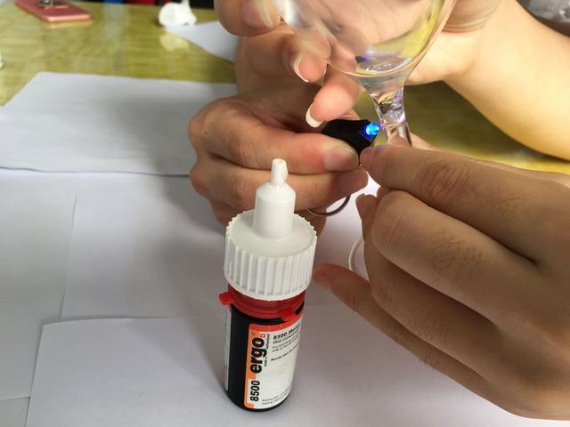 502粘合剂可以粘合玻璃吗,强力502胶水可以粘玻璃