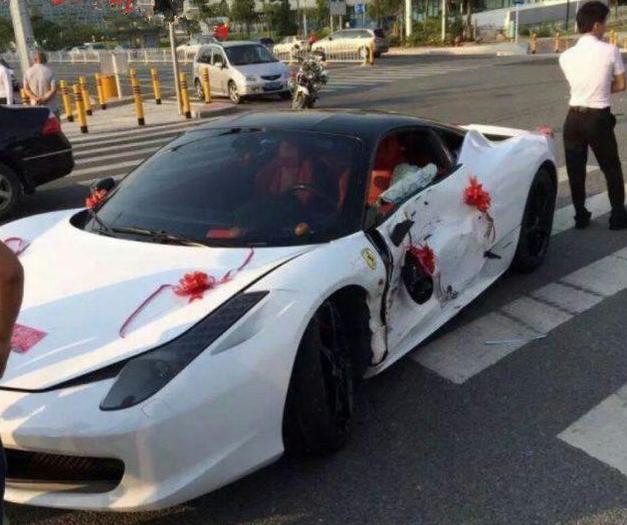 7000一天租的法拉利,车主一脚就将其送回了意大利老家!