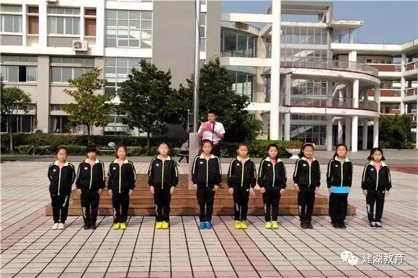 《风雨彩虹》铿锵玫瑰女足,风雨彩虹铿锵玫瑰足球队
