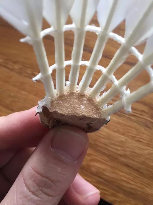 从*片毛**、球头、胶水和工艺,来判断羽毛球的质量,是最可靠的方法