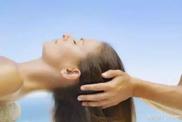 头发细软干枯毛躁脱发是什么原因,秋季头发干枯毛躁脱发怎么办