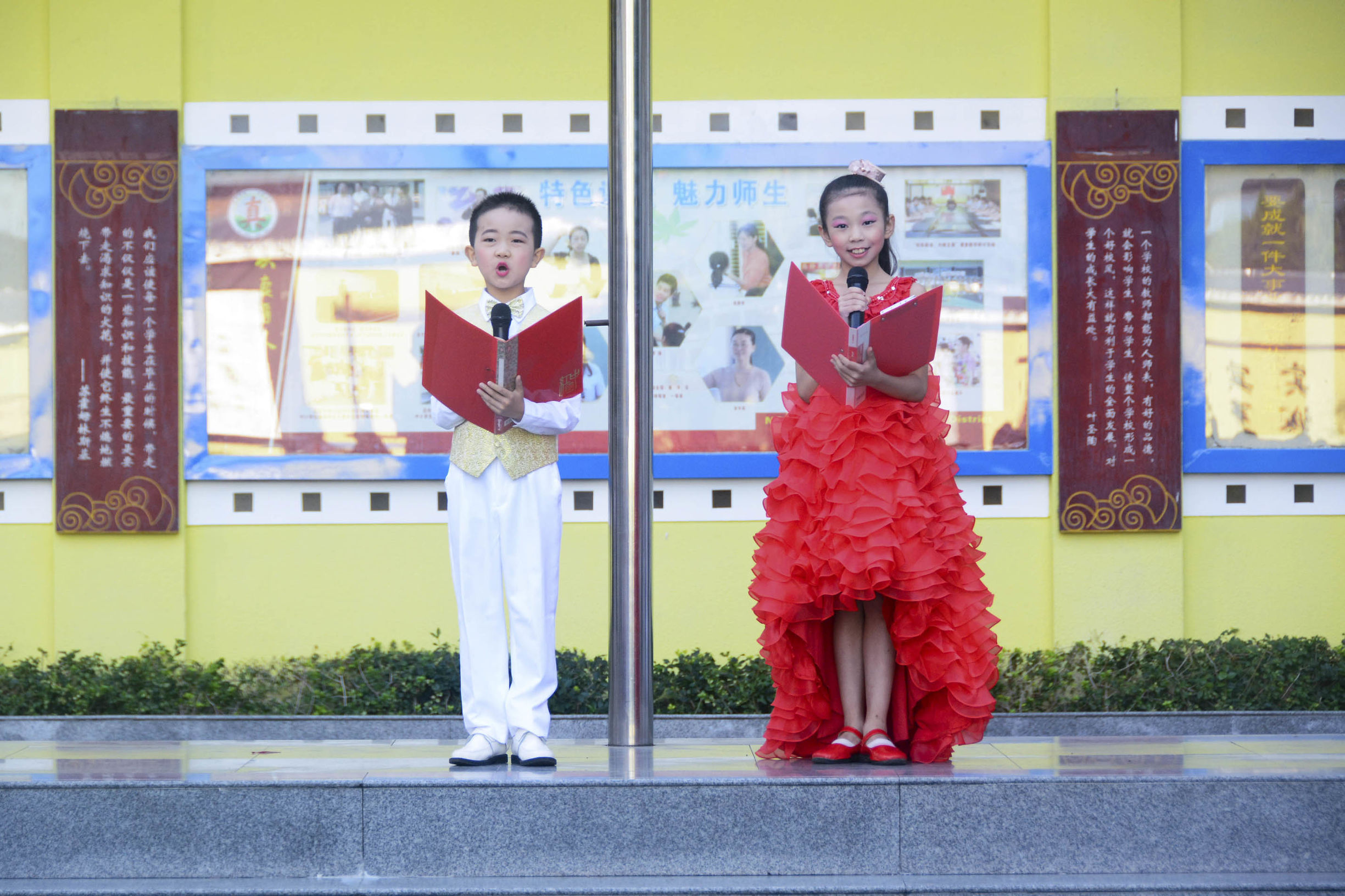 巴州三小学升国旗,三小升国旗仪式