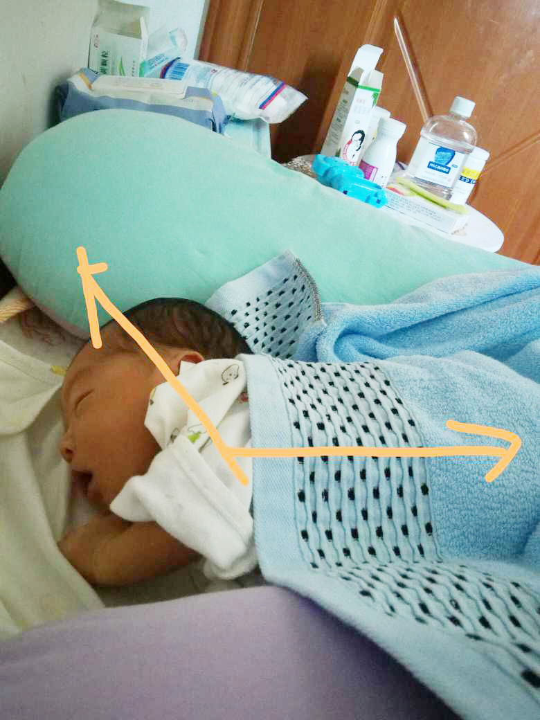 宝宝睡觉趴着翘屁股睡是什么原因,宝宝屁股翘着腿缩着睡觉怎么回事