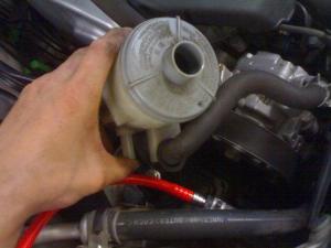 电子助力油多久更换一次,助力油少了是更换还是加