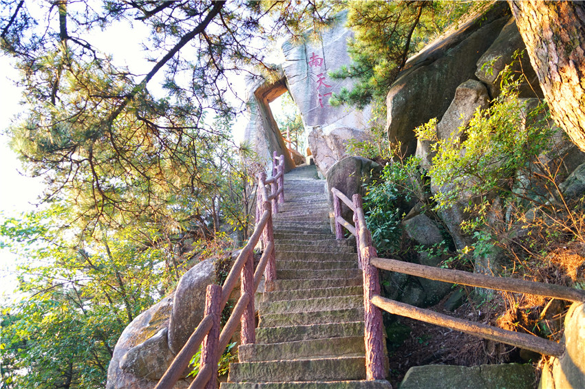 大自然山顶巨石,南天门到大别山主峰