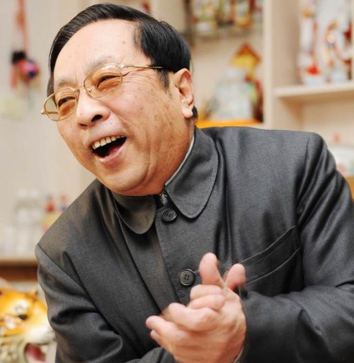 侯耀文坦言12岁的时候第一次登台,侯耀文的大师兄