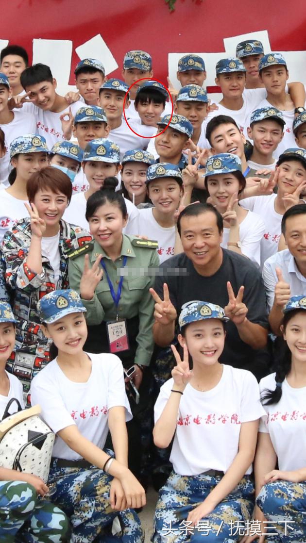 王俊凯军训后晒黑了怎么白回来,王俊凯大学军训在哪