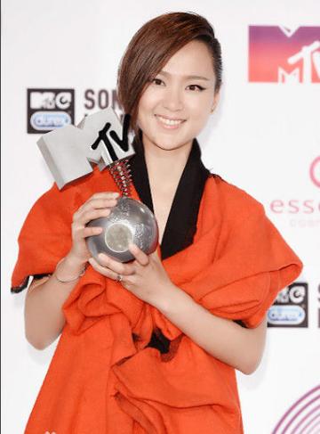 中国女歌手周笔畅现状,内地天后女歌手周笔畅