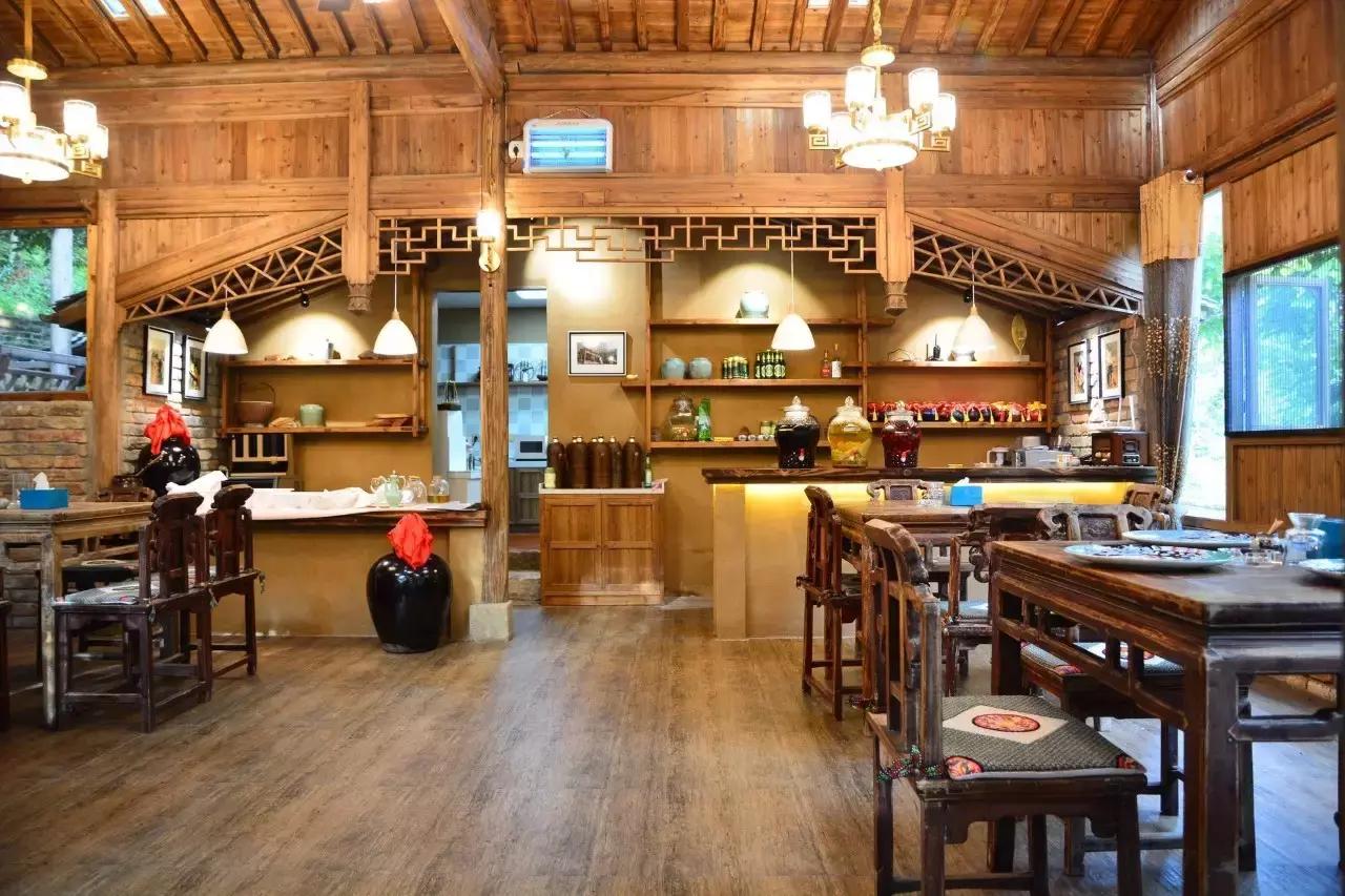 30年间从学徒到大师，46岁他隐居黄山脚下匠心造出2000㎡避世山居