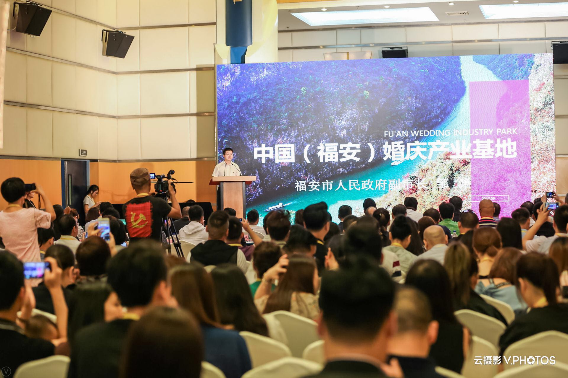 婚嫁同窗郑荣翔：下一个时代，立志成为国内最好的仪式感服务公司