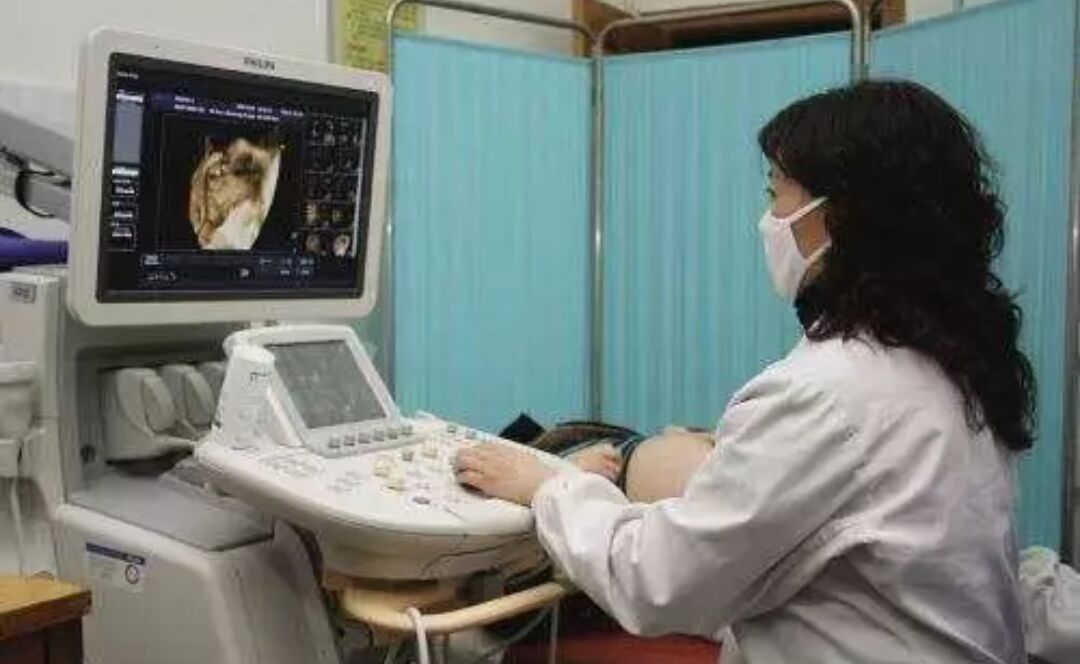 每次怀孕在孕早期25天就会出血,怀孕初期出血医生检查说一切正常