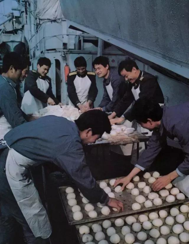 中国海军舰艇日常生活训练,中国海军舰上洗澡方便吗