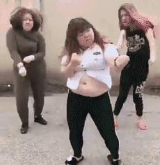 姑娘，你这样让我们没法做生意了啊，小本买卖