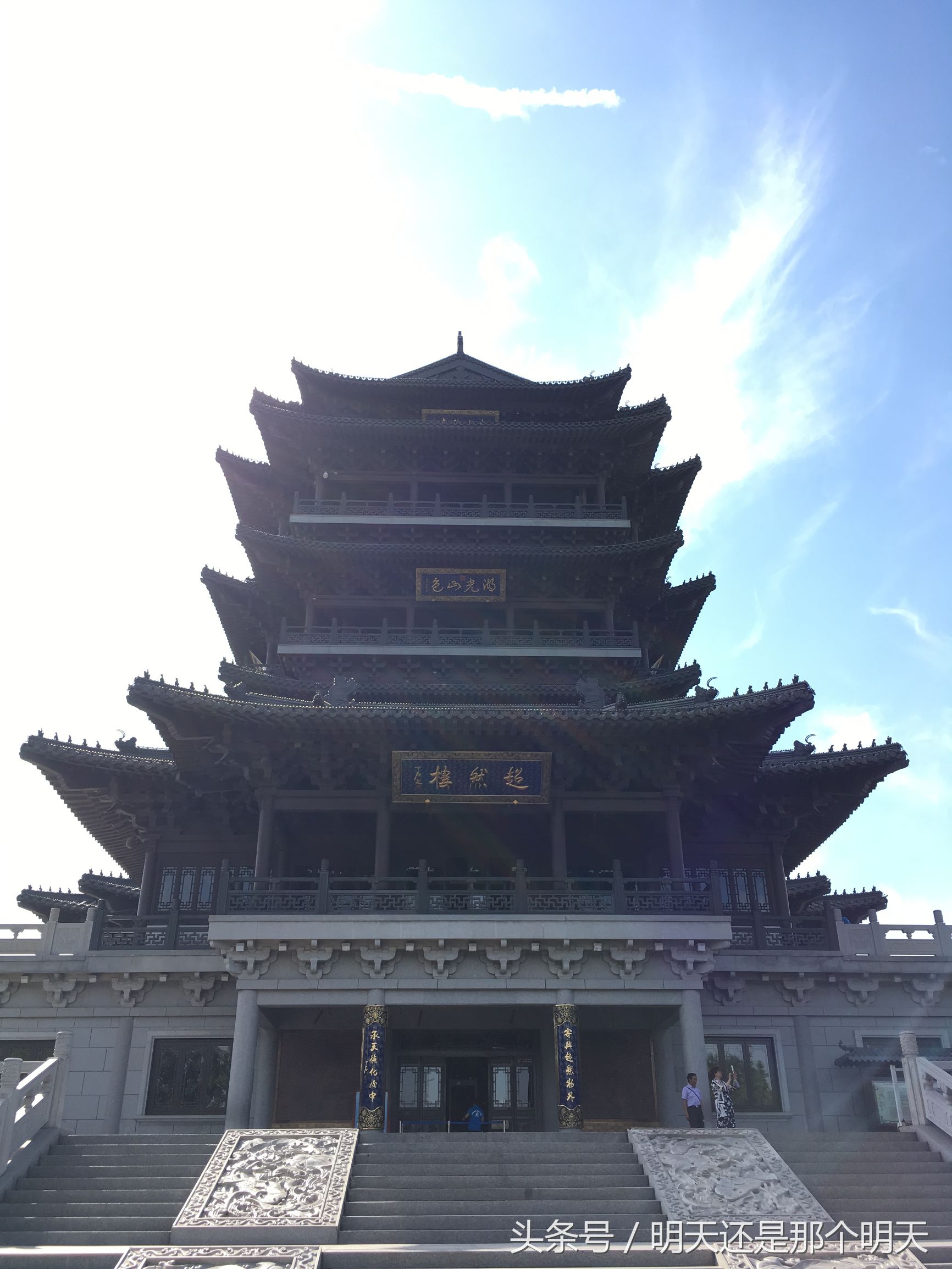 大明湖一城山色半城湖对联照片,一城山色半城湖大明湖对联