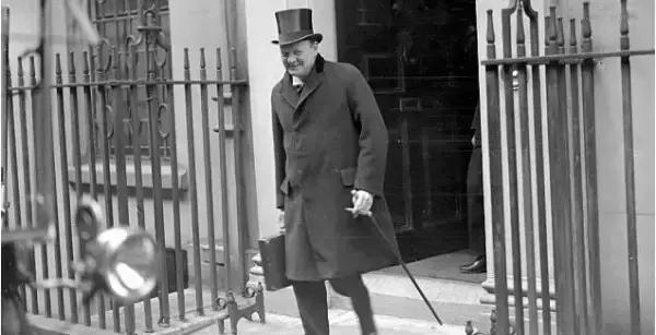 杨幂同款透明大蝴蝶手机壳好用吗,杨幂旅游攻略收纳旅行箱