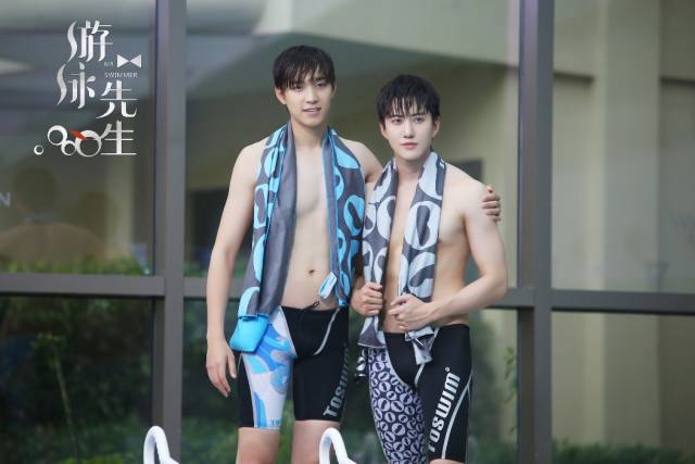 Mike秀人鱼线大长腿,还要撩鞠婧祎,这是励志版“蓝色大海”