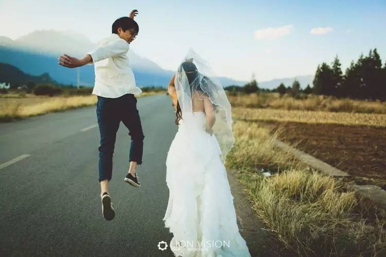 比胡霍纯洁的情侣照，怎样拍？