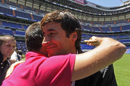 足球迎来了一个最让人遗憾的告别,足球那些感人的事