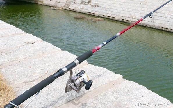 老渔翁爆炸钩上饵的方法,老钓友的钓鱼步骤