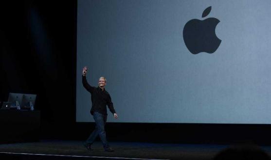 中国人不爱iPhone了?日本果粉排长队购买,拿到新机后欢呼雀跃!