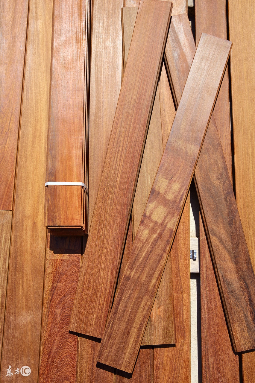 木地板踩上去咯吱响怎么解决,木地板踩上去咯吱咯吱响解决办法