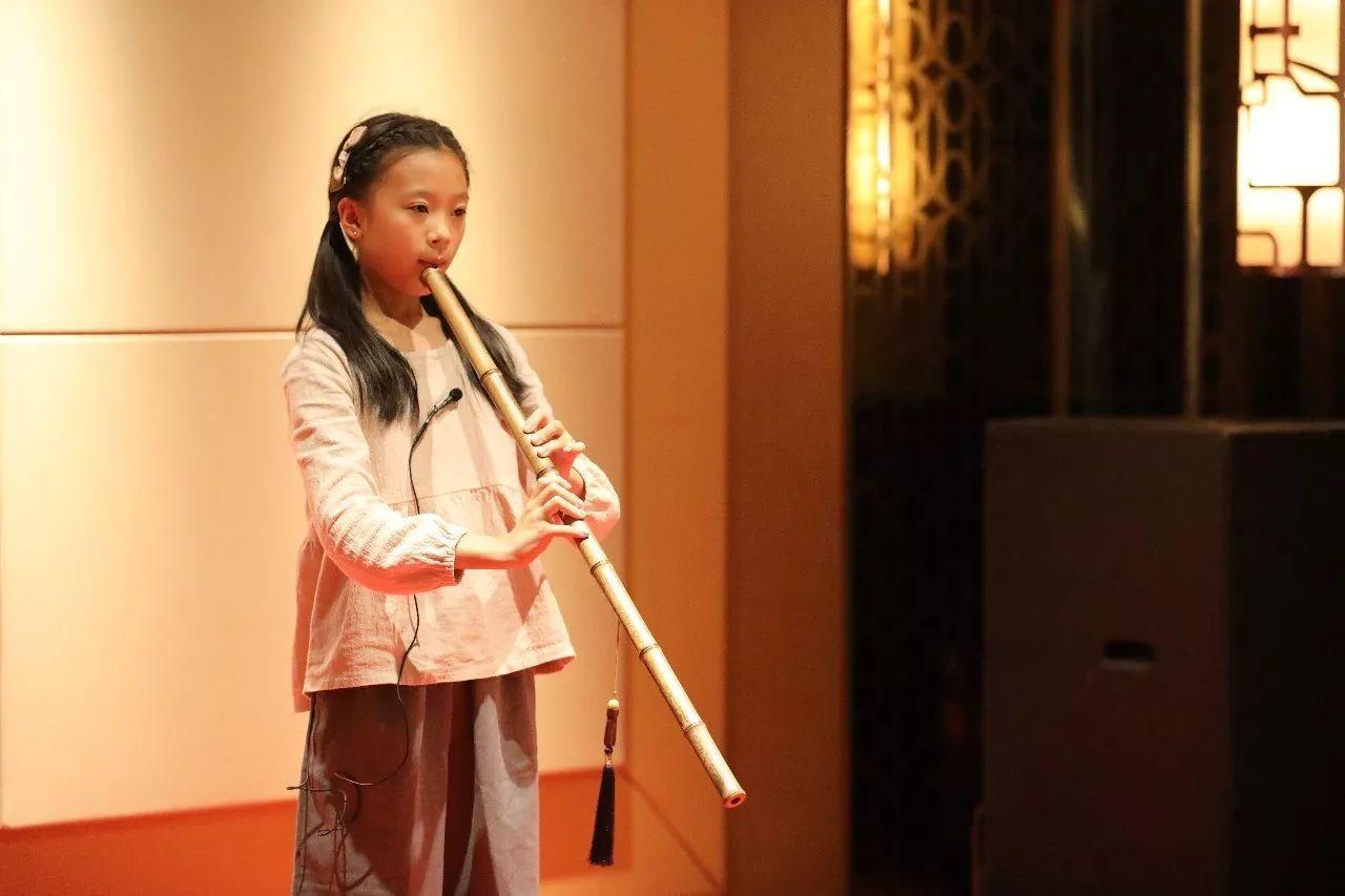 金风送爽同邀月下联,金风送爽迎中秋