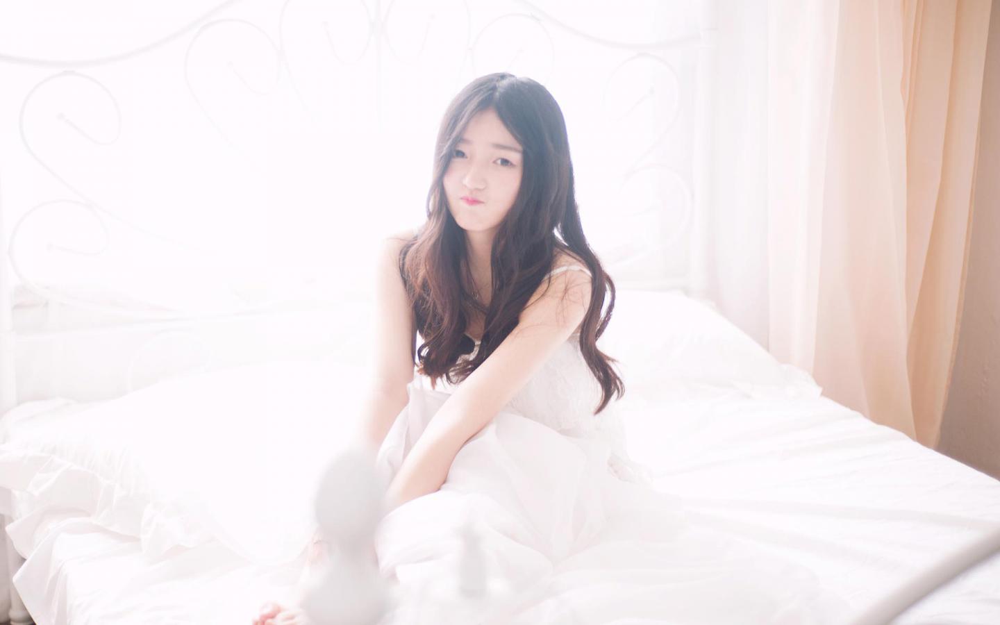 不是不会哄人只是想哄的人不是你,他不是不会哄人只是不想哄你