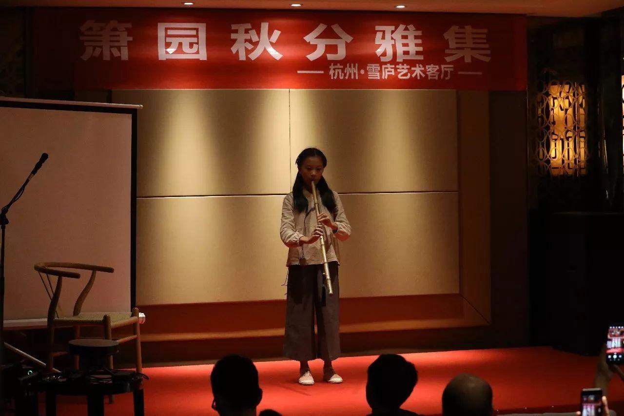 金风送爽同邀月下联,金风送爽迎中秋