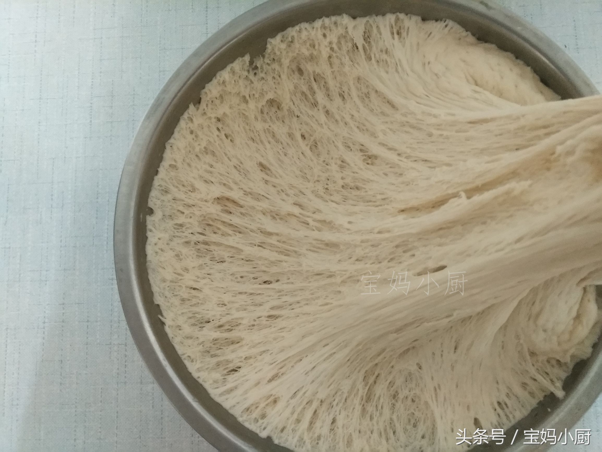 萝卜素馅包子最好吃的做法,自制香喷喷的猪肉萝卜馅包子