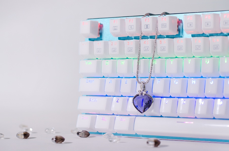 e元素z11和艾石头fe87哪个好,施华洛世奇水晶之恋