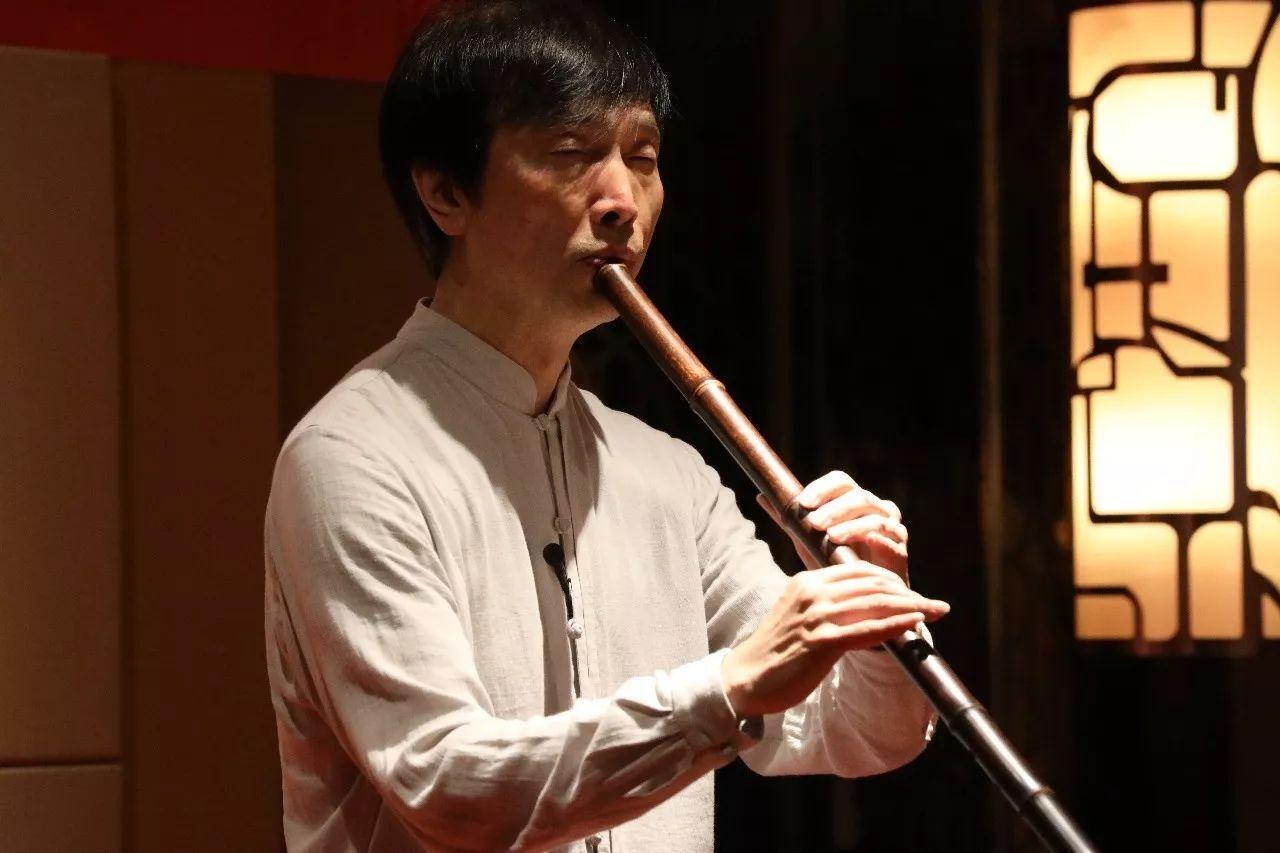 金风送爽同邀月下联,金风送爽迎中秋