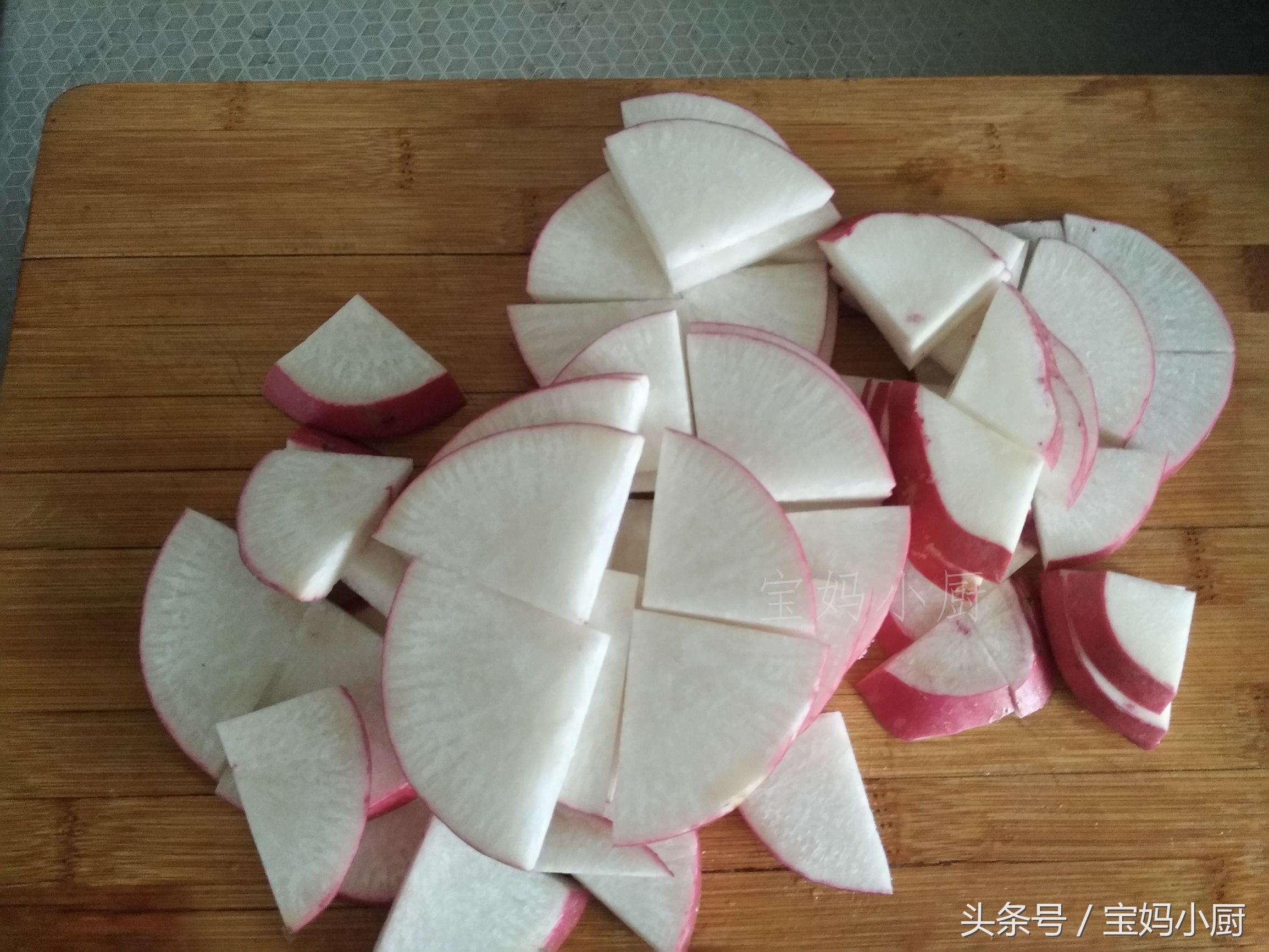 萝卜素馅包子最好吃的做法,自制香喷喷的猪肉萝卜馅包子