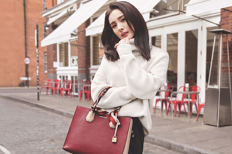 杨幂mk同款哪个颜色好看,深扒杨幂穿过的平价单品