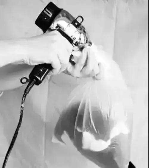 下雨时怎么让鞋子不湿,下雨潮湿天如何让鞋子快速干了