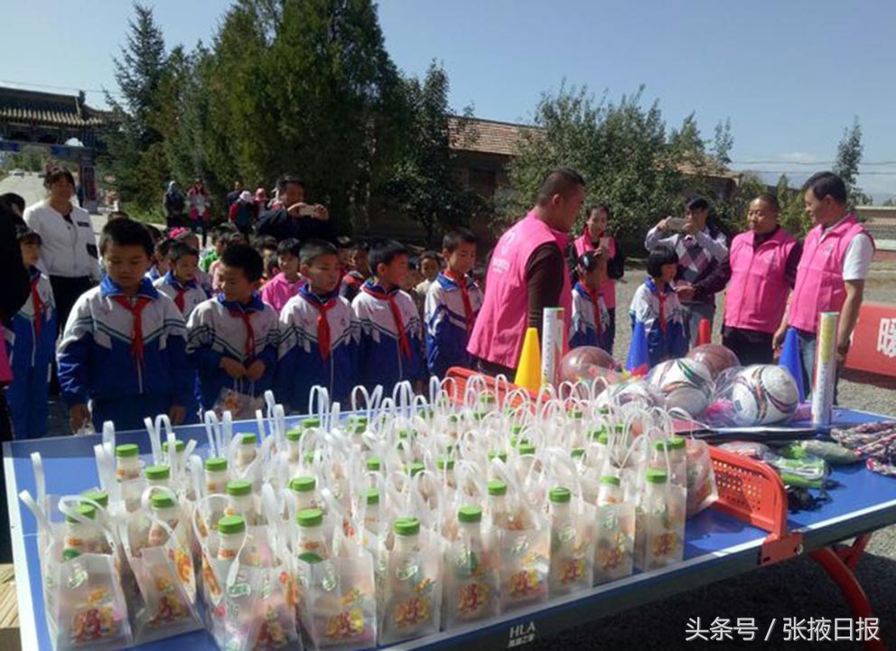 暖流志愿者,志愿者慰问贫困学生送爱心送温暖