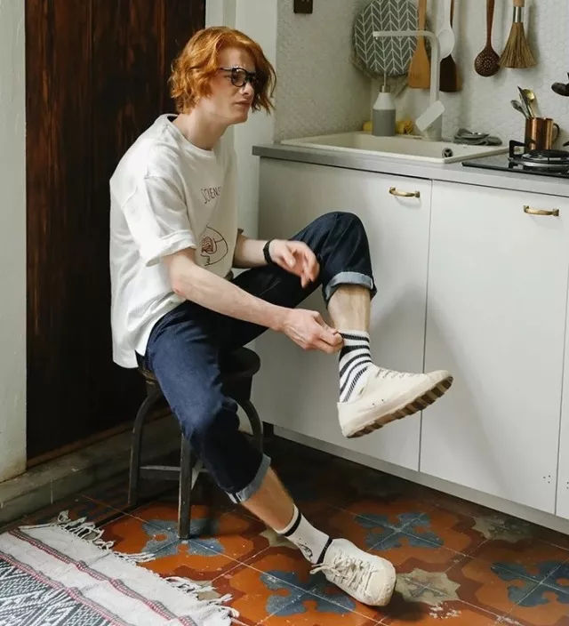 人人都爱穿什么鞋,人人都有小白鞋到底怎么穿才好看