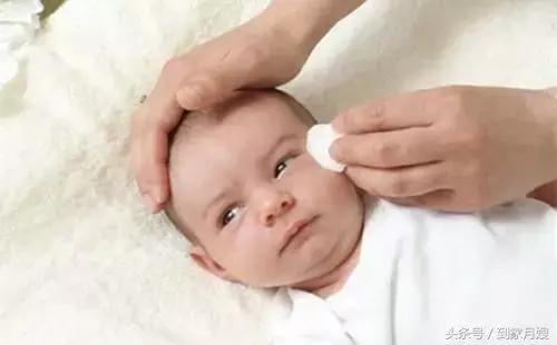 宝宝还没攒肚大便有血丝怎么回事,攒肚宝宝拉稀糊状大便