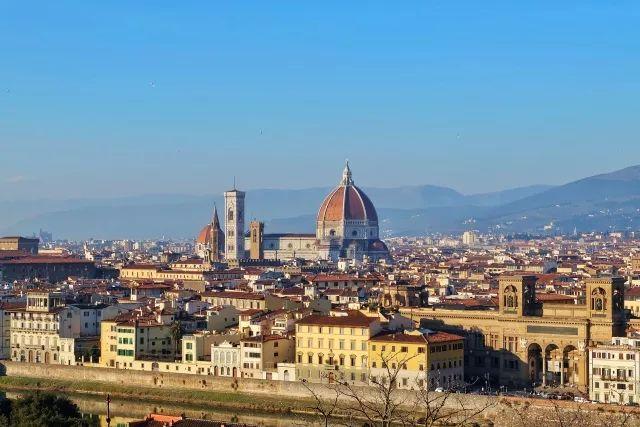 《景区包场指南》：如何在人肉堆里拍出“空无一人”的照片？