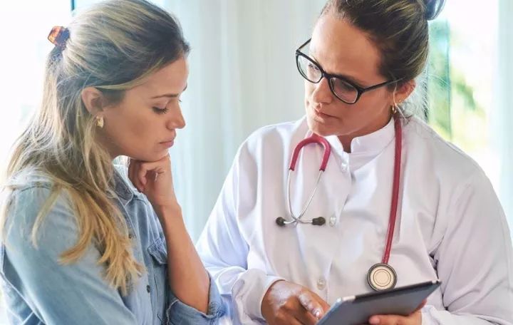 孕妇得了甲亢，该怎么治？会影响胎儿吗？