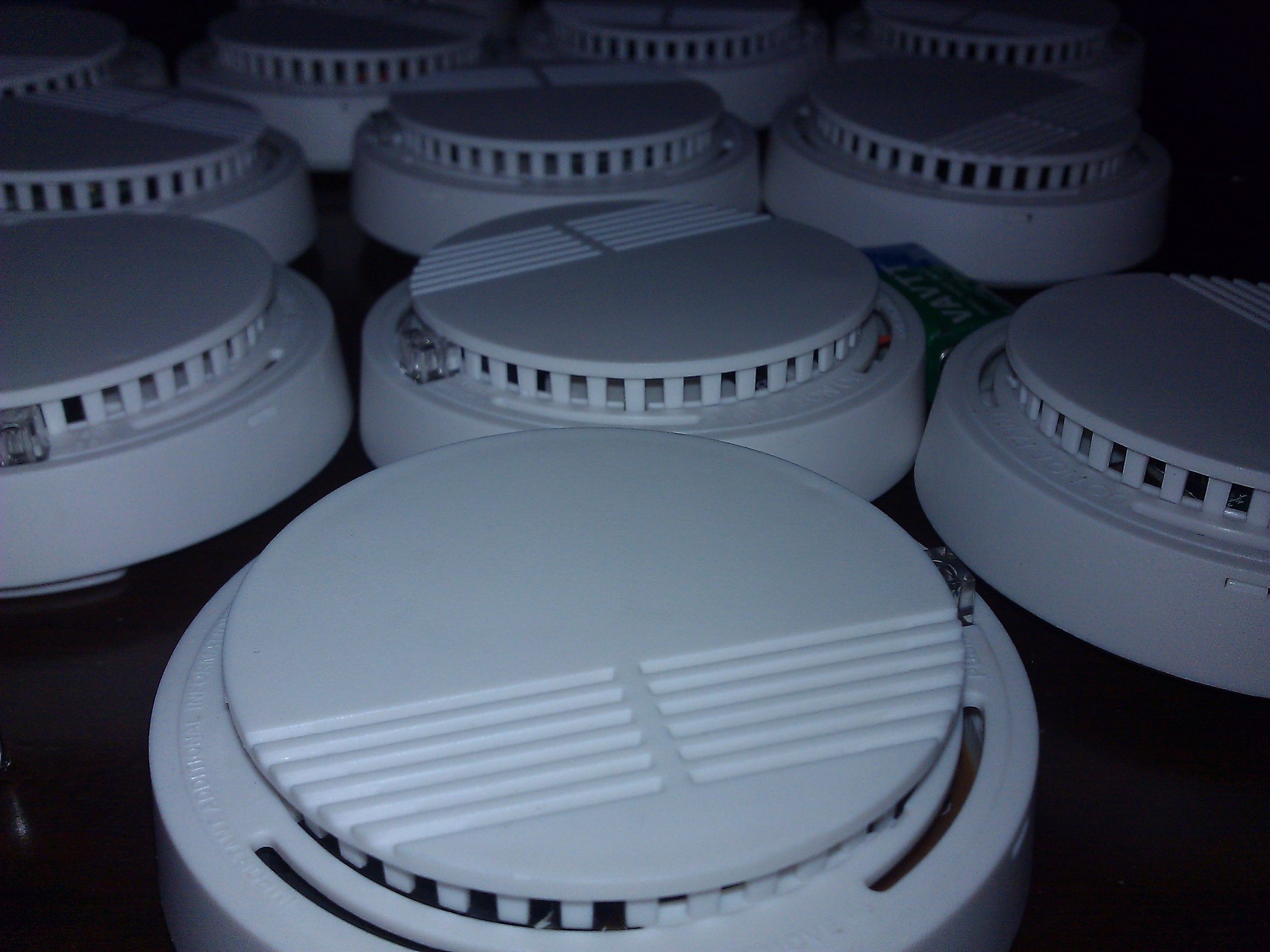 烟感报警器一直响怎么办,烟感报警器怎样清理灰尘