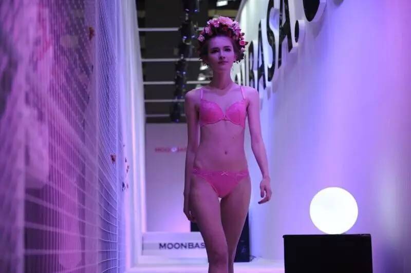 展商风采这个展台不一般，两天竟然吸引了半数以上的观展人群