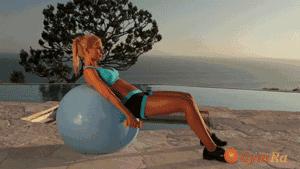 瑜伽球减肥瘦身孕妇专用,瑜伽球瘦身高级教程动图